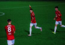 Der Sohn einer Premier-League-Legende erzielte gleich bei seinem ersten Start für einen EFL-Klub zwei Tore