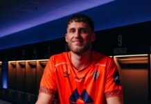 Beginnt, neue Spieler zu kaufen, nachdem die Eliteserien in Schweden zurückkehren