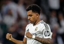 Lässt Vinicius Junior fallen und geht auf Rodrygo los, geht