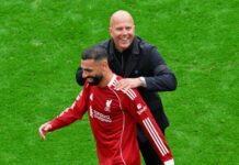 Slot passt den “Ball” direkt zu Salah, während der Liverpool-Star ein neues, umfassendes Bild in den sozialen Medien postet