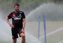 Manchester United fügt überraschenderweise dem Trainer die Vierer-Liste der Michael Carrick-Ersatzspieler hinzu