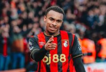 Sollte das neue Supertalent der Premier League, Junior Kroupi, dazu bringen, die Nationalmannschaft zu wechseln