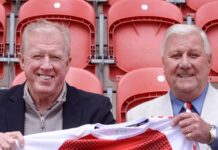 Der ehemalige Manchester-United-Trainer Steve McClaren ist für die Rettungsaktion zurück auf der Ballinsel