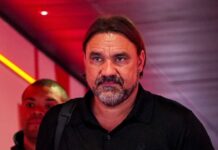 Success Coach Daniel Farke bereitet seinen charakteristischen Bullpen in Leeds